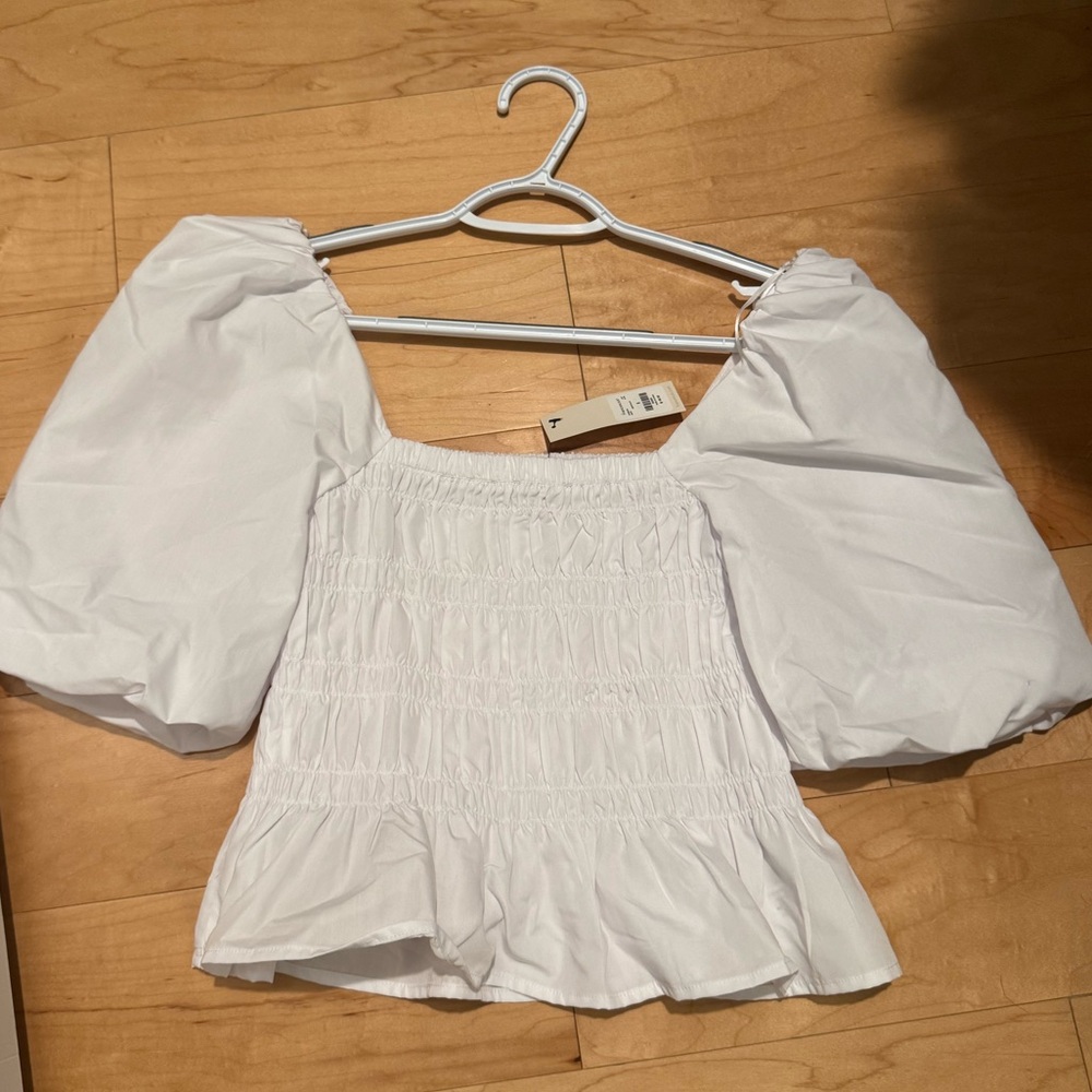 NWT Francesca’s White Puffy Sleeve Top Size Small